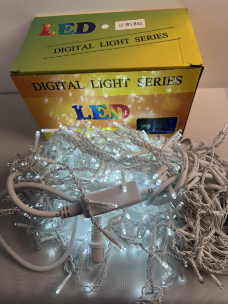 Вулична гірлянда бахрома 12м на 600 LED, холодне світло, флеш ефект, білий провід